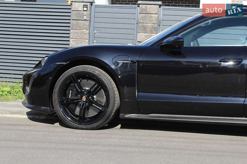 Седан Porsche Taycan 2022 в Киеве