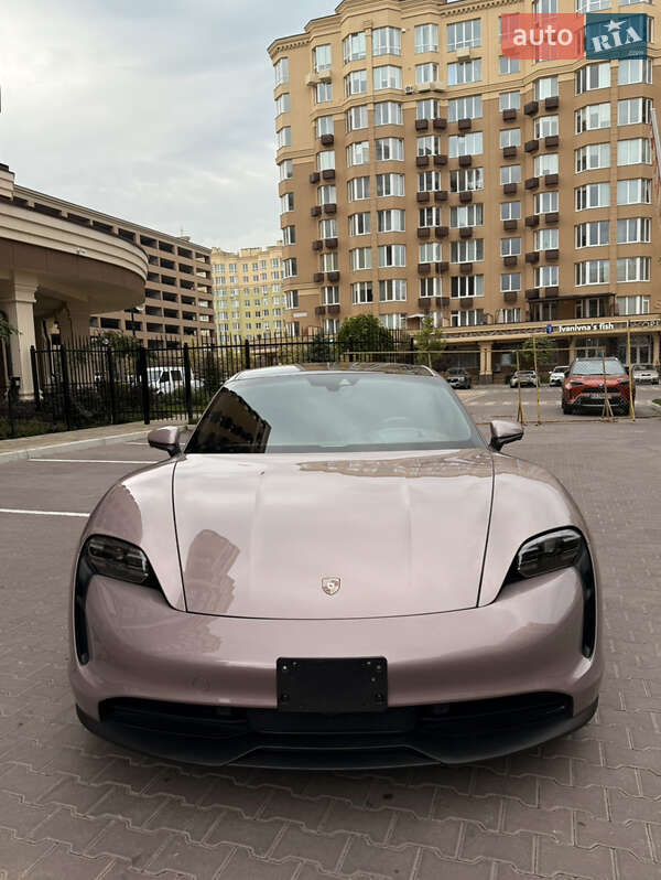 Седан Porsche Taycan 2021 в Києві