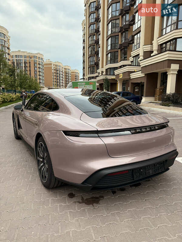 Седан Porsche Taycan 2021 в Києві