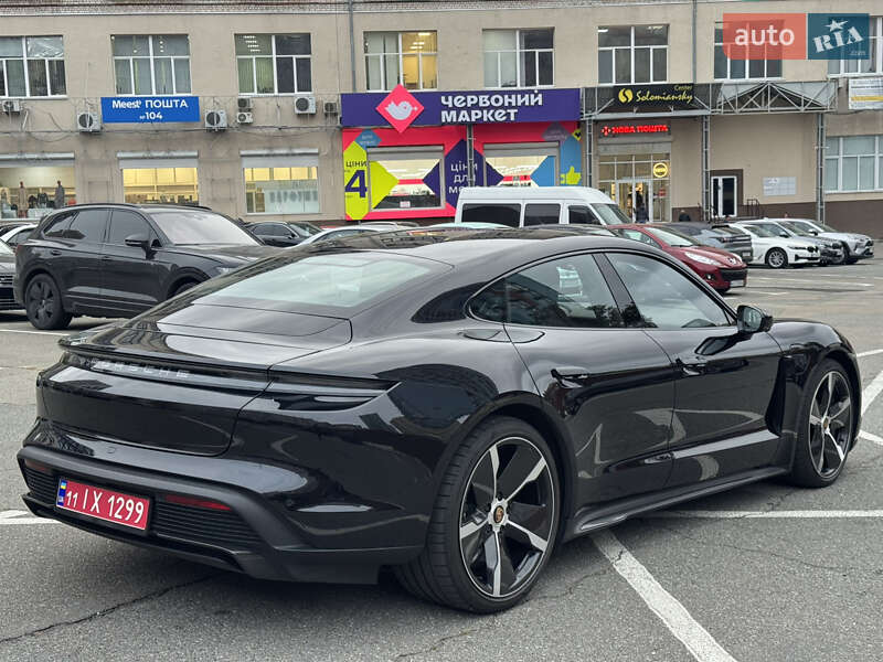 Седан Porsche Taycan 2020 в Києві