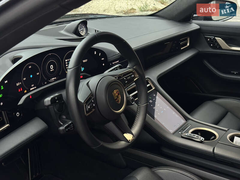 Седан Porsche Taycan 2020 в Києві