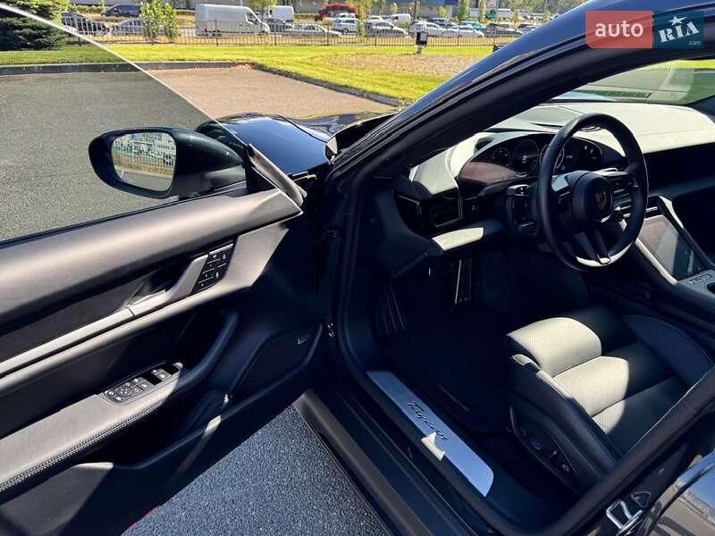 Універсал Porsche Taycan 2024 в Києві фото 25 Універсал Porsche Taycan 2024 в Києві
