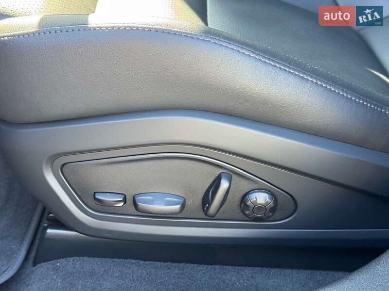 Універсал Porsche Taycan 2024 в Києві фото 30 Універсал Porsche Taycan 2024 в Києві