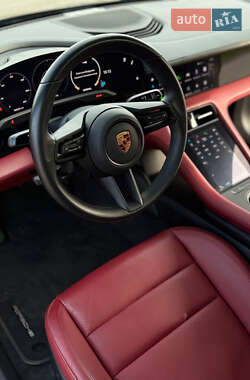 Седан Porsche Taycan 2021 в 