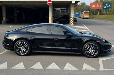 Седан Porsche Taycan 2021 в 
