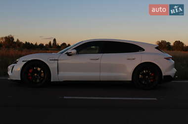 Седан Porsche Taycan 2022 в 