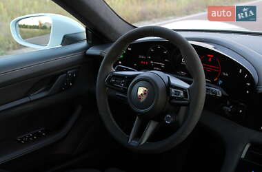 Седан Porsche Taycan 2022 в 