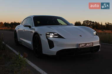 Седан Porsche Taycan 2022 в 