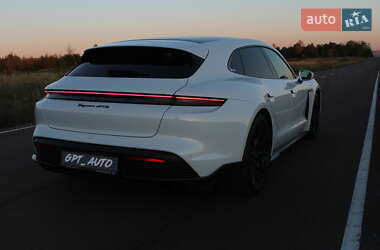 Седан Porsche Taycan 2022 в 