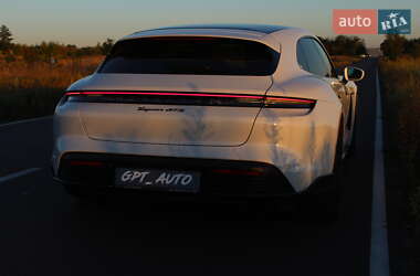 Седан Porsche Taycan 2022 в 