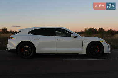 Седан Porsche Taycan 2022 в 