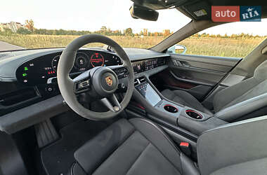 Седан Porsche Taycan 2022 в 