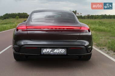 Седан Porsche Taycan 2020 в 