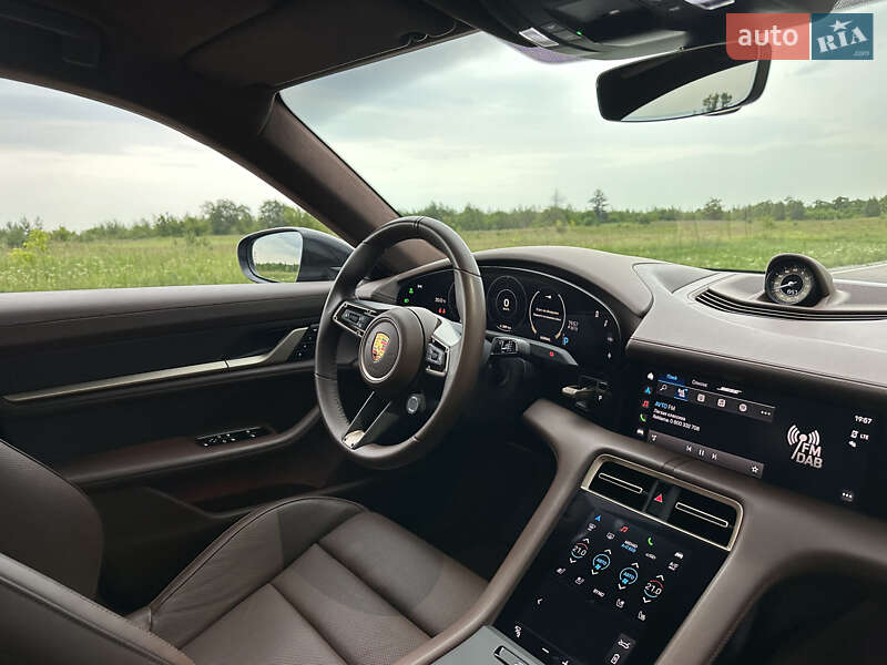 Седан Porsche Taycan 2020 в Києві
