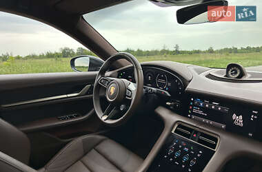 Седан Porsche Taycan 2020 в 