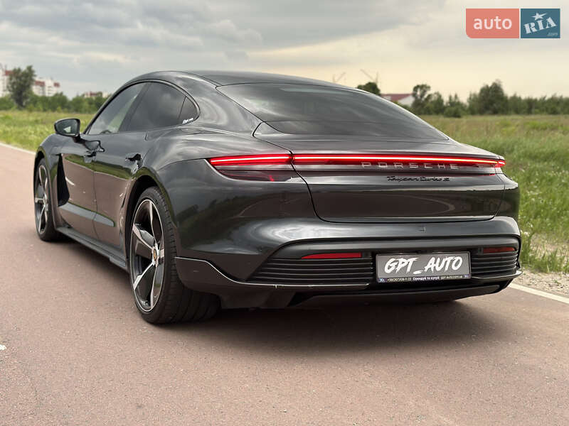 Седан Porsche Taycan 2020 в Києві