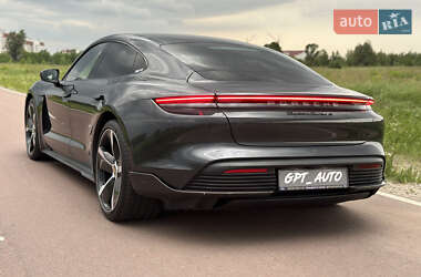 Седан Porsche Taycan 2020 в 