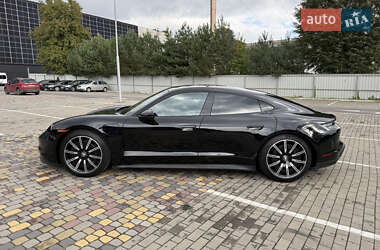 Седан Porsche Taycan 2021 в 