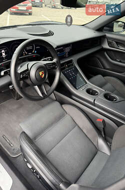 Седан Porsche Taycan 2021 в 