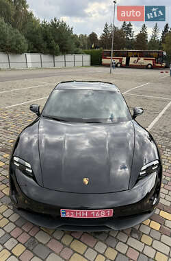 Седан Porsche Taycan 2021 в 