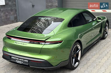 Седан Porsche Taycan 2022 в 