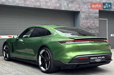 Седан Porsche Taycan 2022 в 
