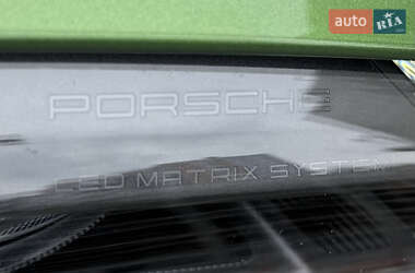 Седан Porsche Taycan 2022 в 