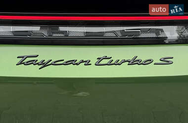 Седан Porsche Taycan 2022 в 