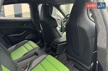 Седан Porsche Taycan 2022 в 