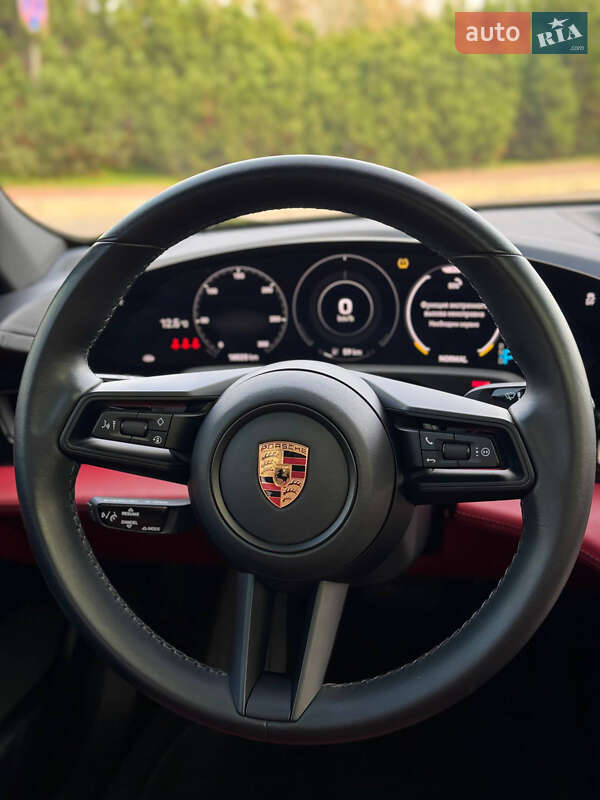 Седан Porsche Taycan 2021 в Киеве