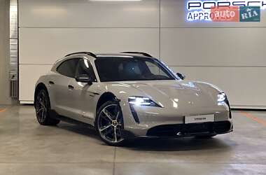Седан Porsche Taycan 2023 в 