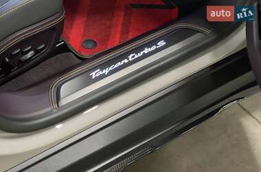 Седан Porsche Taycan 2023 в 