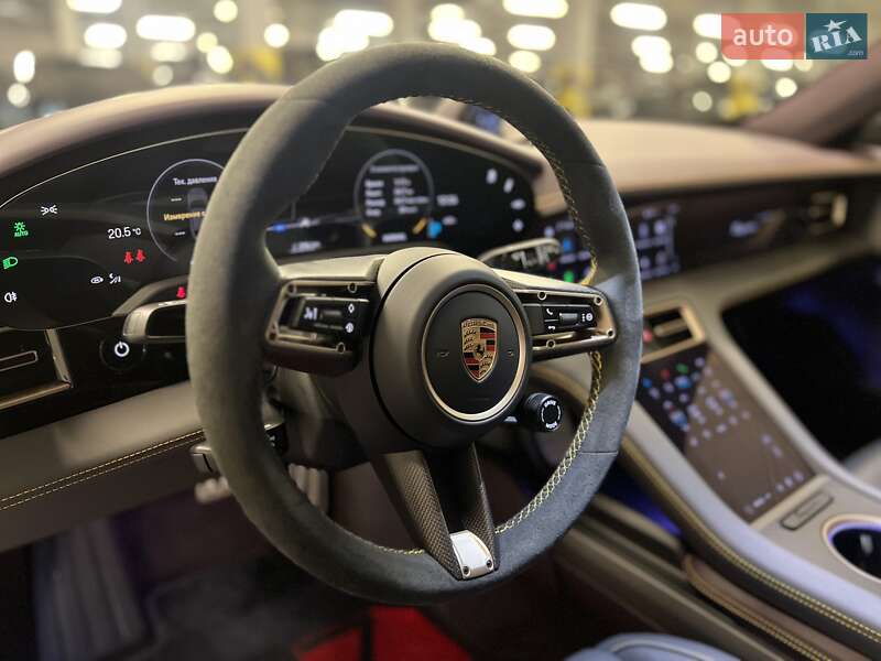 Седан Porsche Taycan 2023 в Киеве