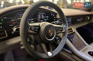 Седан Porsche Taycan 2023 в 