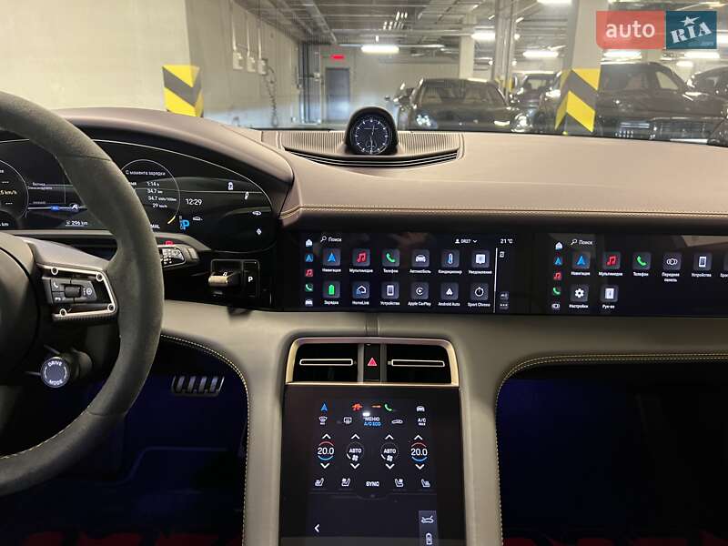 Седан Porsche Taycan 2023 в Киеве
