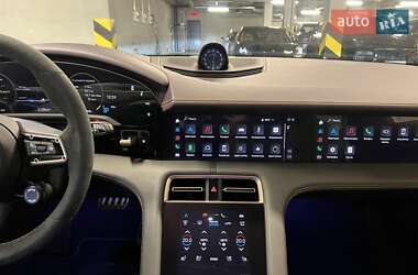 Седан Porsche Taycan 2023 в 