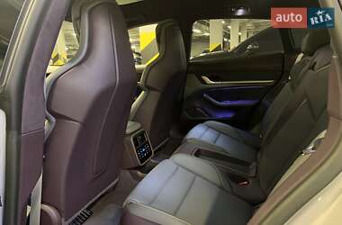 Седан Porsche Taycan 2023 в 