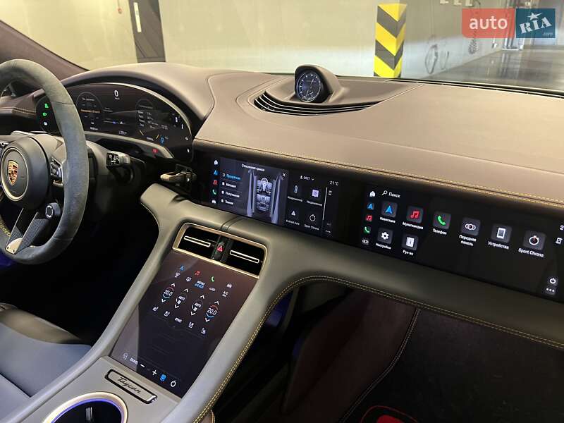 Седан Porsche Taycan 2023 в Киеве