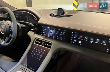 Седан Porsche Taycan 2023 в 