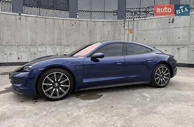 Седан Porsche Taycan 2020 в 