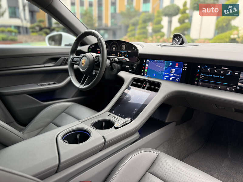 Седан Porsche Taycan 2021 в Киеве фото 41 Седан Porsche Taycan 2021 в Киеве