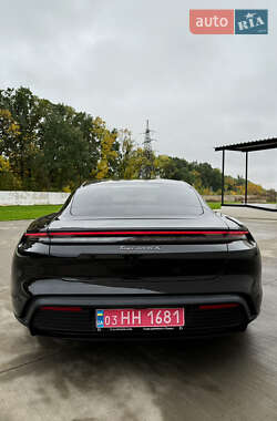 Седан Porsche Taycan 2021 в 