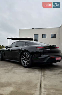 Седан Porsche Taycan 2021 в 