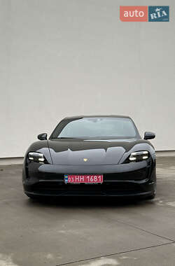 Седан Porsche Taycan 2021 в 