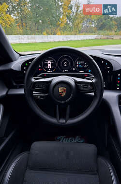 Седан Porsche Taycan 2021 в 