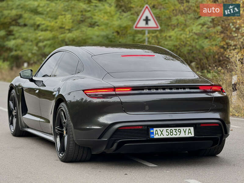 Седан Porsche Taycan 2020 в Києві