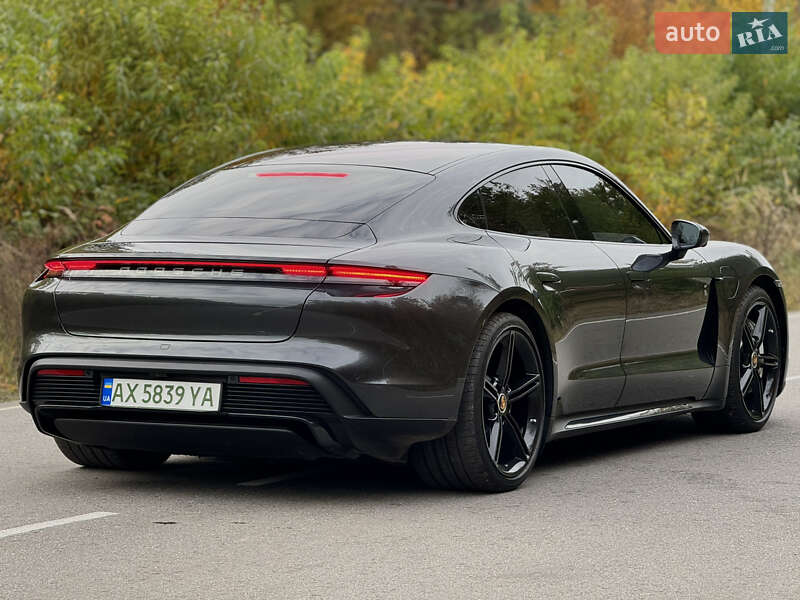 Седан Porsche Taycan 2020 в Києві