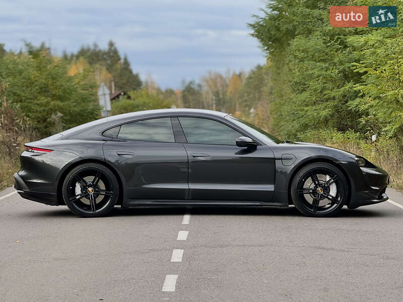 Седан Porsche Taycan 2020 в Києві