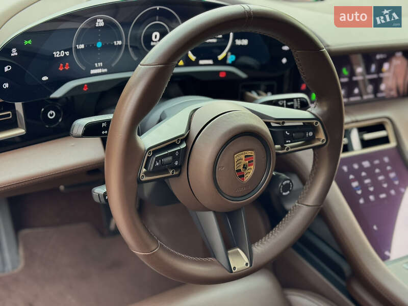 Седан Porsche Taycan 2020 в Києві