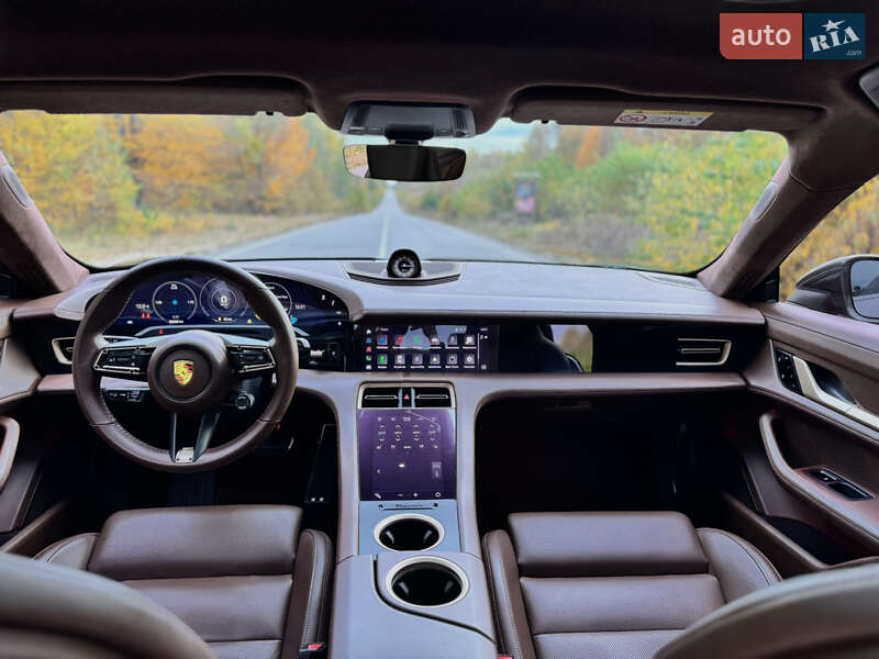 Седан Porsche Taycan 2020 в Києві